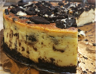 Oreo Cheesecake Slice